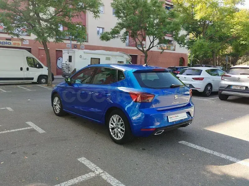 Usado Seat Ibiza FR 110 CV (80 kW) 2022 Azul Utilitario
