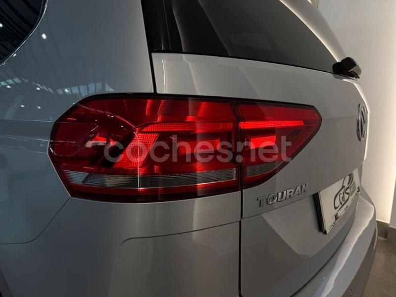 Usado VW Touran Advance 115 CV (84 kW) 2017 Gris / plata Monovolumen
