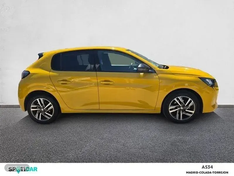Usado Peugeot 208 Allure 100 CV (73 kW) 2022 Amarillo Utilitario