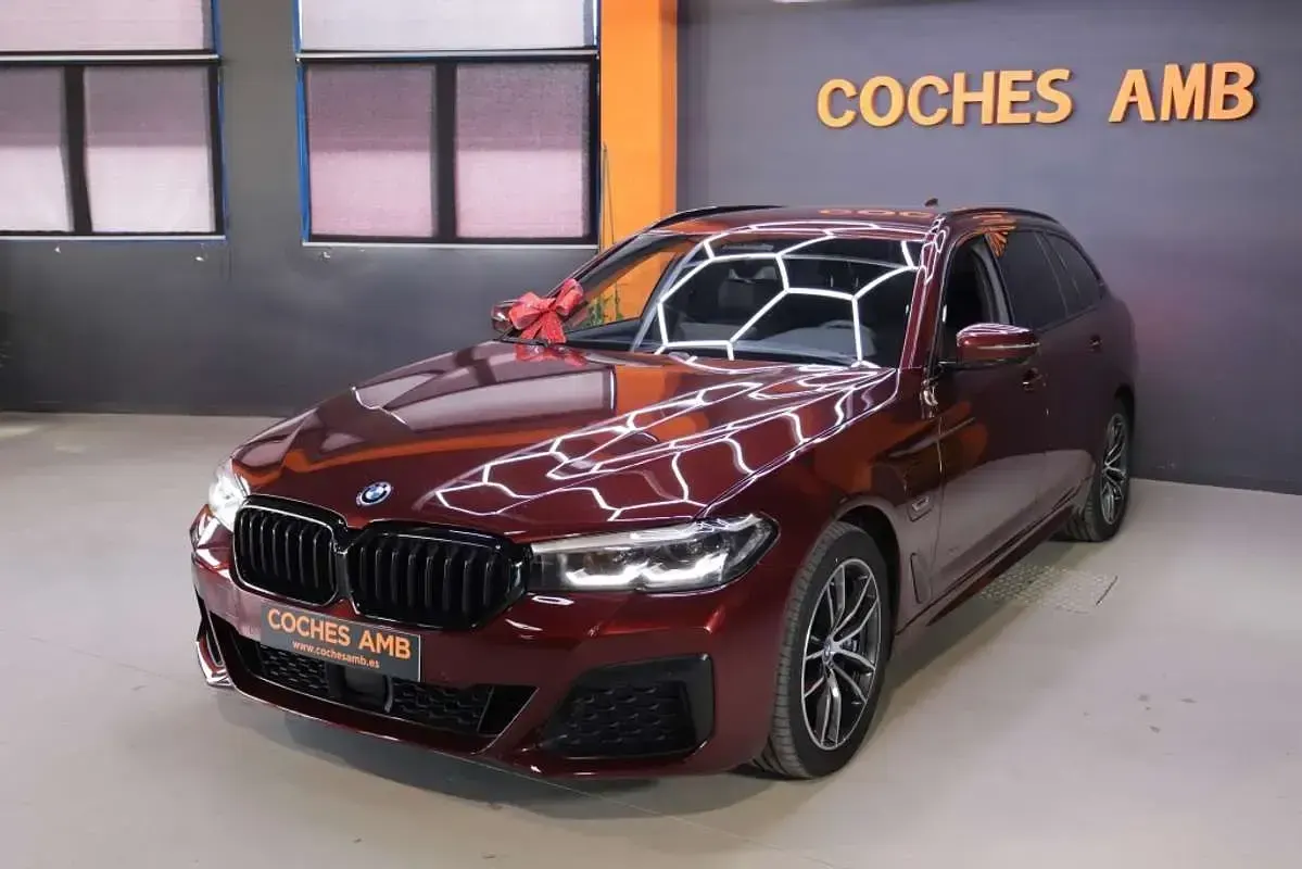 Usado BMW 530e M Sport 292 CV (214 kW) 2021 Granate Familiar