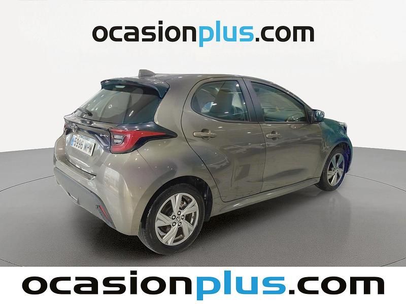 Usado Toyota Yaris Active 116 CV (85 kW) 2024 Gris Utilitario