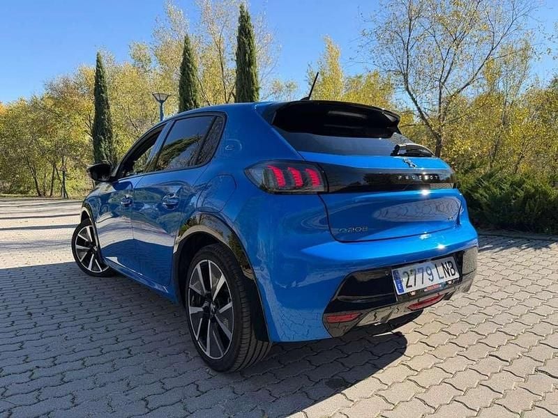 Usado Peugeot e-208 GT 100 kW (136 CV) 2021 Azul Utilitario