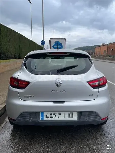 Usado Renault Clio IV Dynamique 90 CV (66 kW) 2013 Gris / plata Berlina