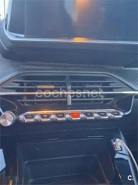 Usado Peugeot 2008 Active 100 CV (73 kW) 2022 Naranja SUV