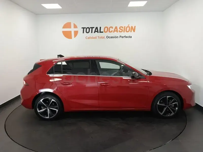 Usado Opel Astra Elegance 130 CV (95 kW) 2023 Rojo Utilitario