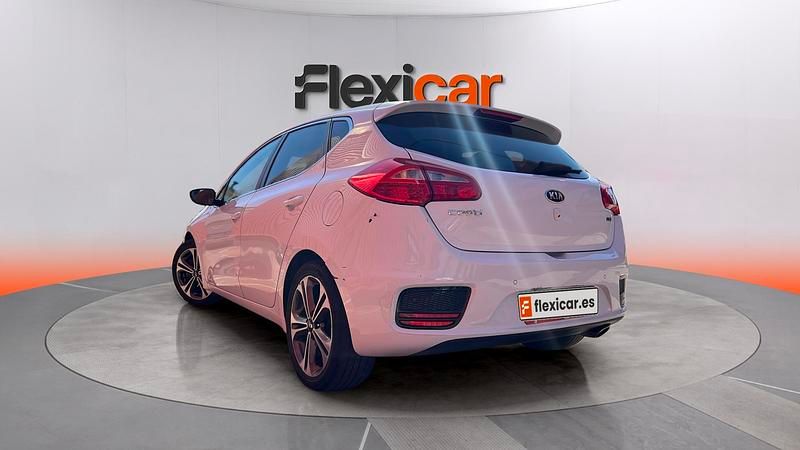 Usado Kia Ceed Launch Edition 136 CV (100 kW) 2018 Blanco Utilitario