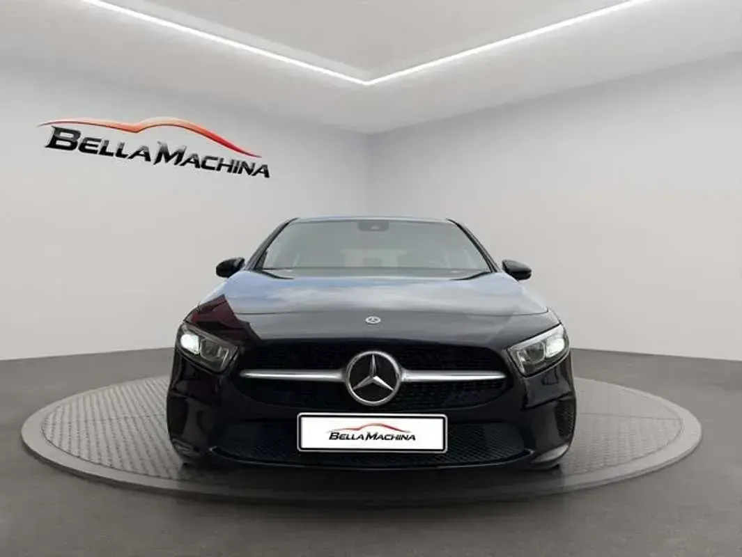 Usado Mercedes A180 116 CV (85 kW) 2021 Negro Utilitario