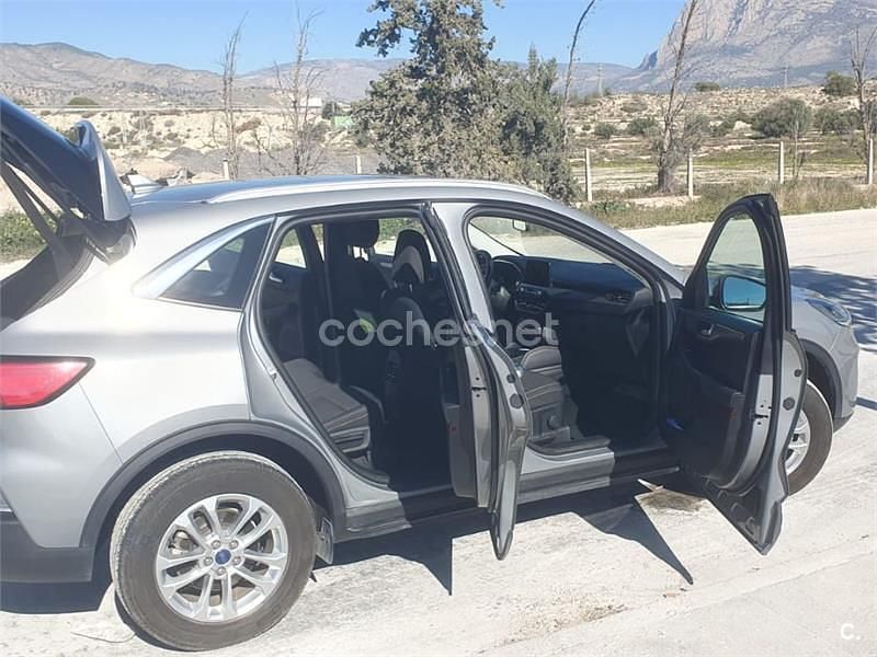 Usado Ford Kuga Titanium 190 CV (139 kW) 2022 Gris / plata SUV