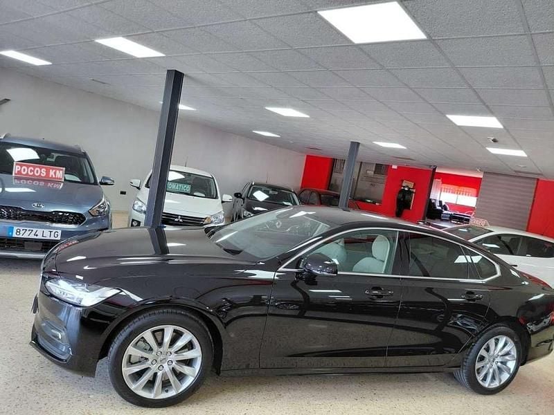 Negro Usado 2021 Volvo S90 Momentum Berlina | 20.500 € - Imagen 1/4