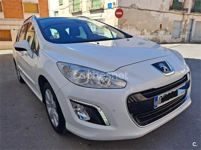 Usado Peugeot 308 SW Active 115 CV (84 kW) 2013 Blanco Familiar