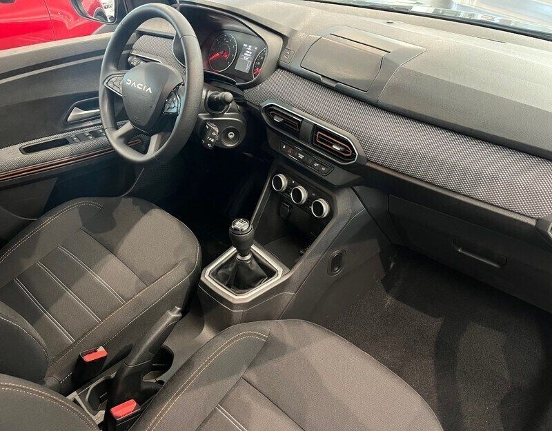 Liquen caqui Usado 2023 Dacia Sandero Expression Utilitario | 14.900 € (Precio justo) - Imagen 1/4