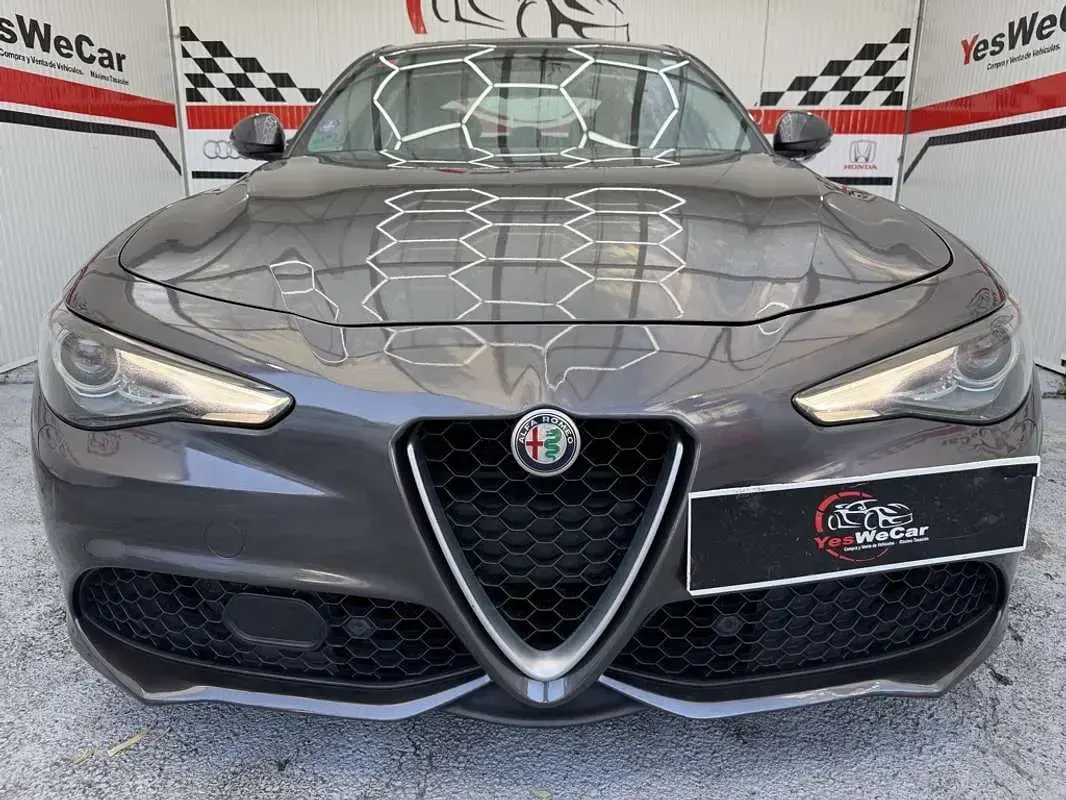 Usado Alfa Romeo Giulia Veloce 280 CV (205 kW) 2017 Gris Berlina