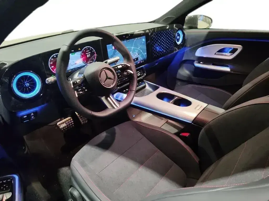 Nuevo Mercedes CLA180 136 CV (100 kW) 2026 Blanco Berlina