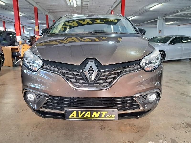 Usado Renault Grand Scénic IV Zen 130 CV (95 kW) 2017 Marrón Monovolumen