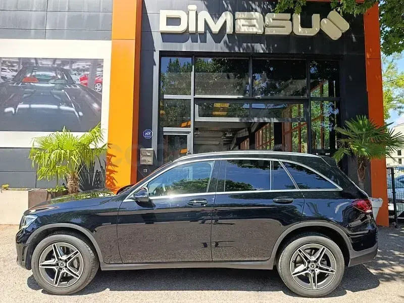 Usado Mercedes GLC300e 320 CV (235 kW) 2021 Negro SUV