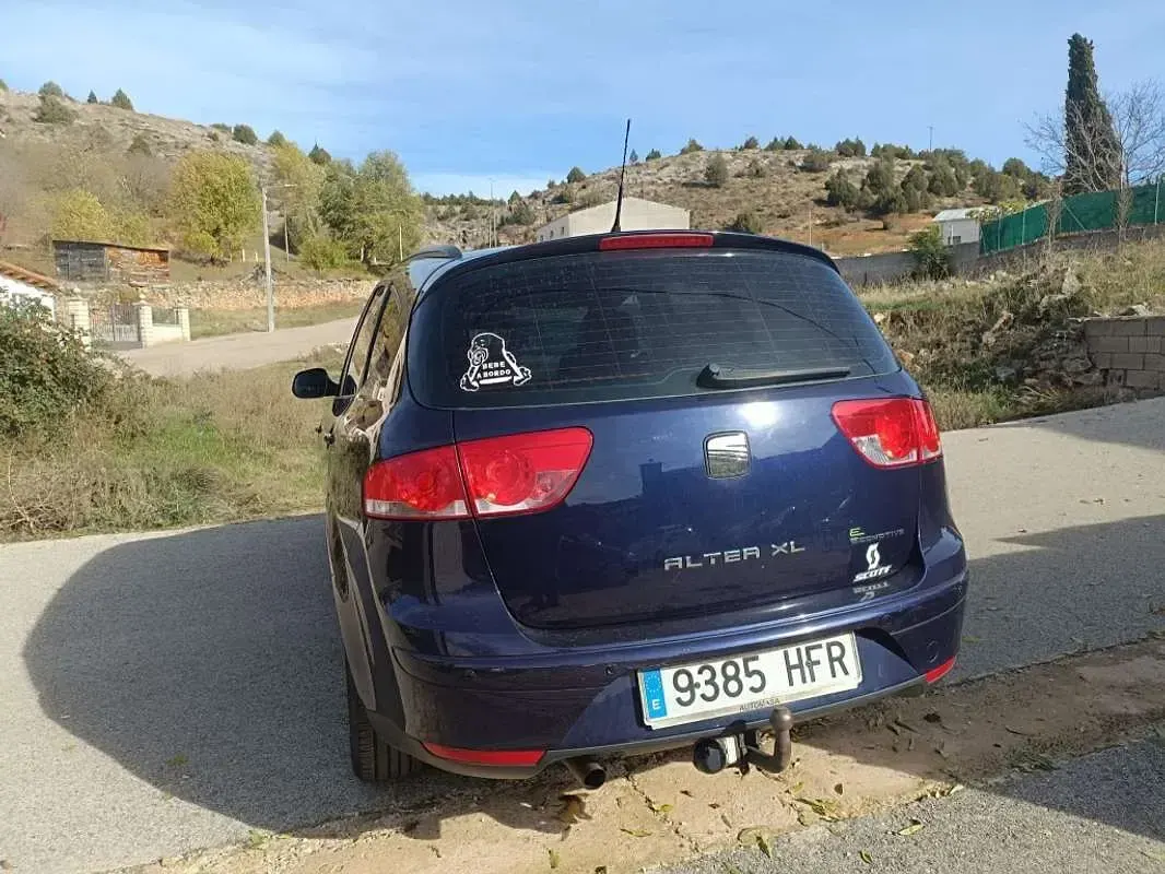 Usado Seat Altea XL Style 105 CV (77 kW) 2011 Azul Monovolumen