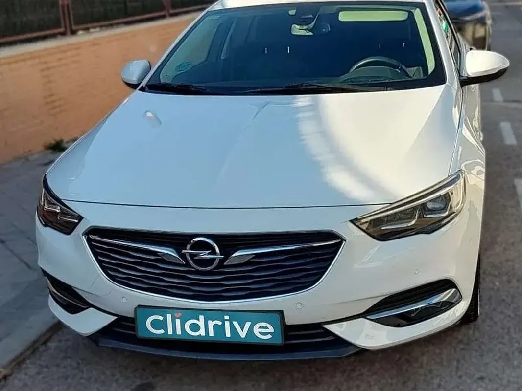Usado Opel Insignia Excellence 166 HP (122 kW) 2018 Branco Sedan