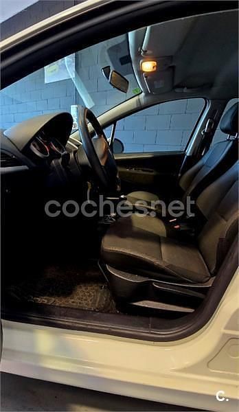 Usado Peugeot 207 70 CV (51 kW) 2011 Blanco Berlina