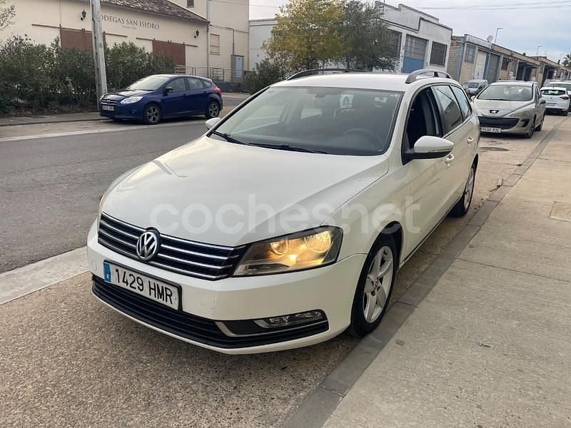 Usado VW Passat 105 CV (77 kW) 2011 Blanco Familiar