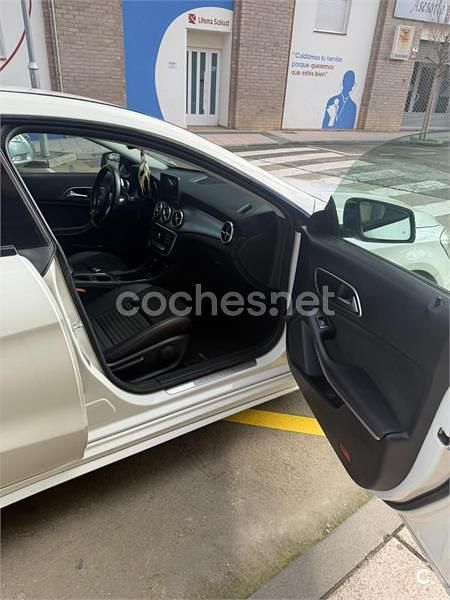 Usado Mercedes CLA200 Shooting Brake 136 CV (100 kW) 2018 Blanco Familiar