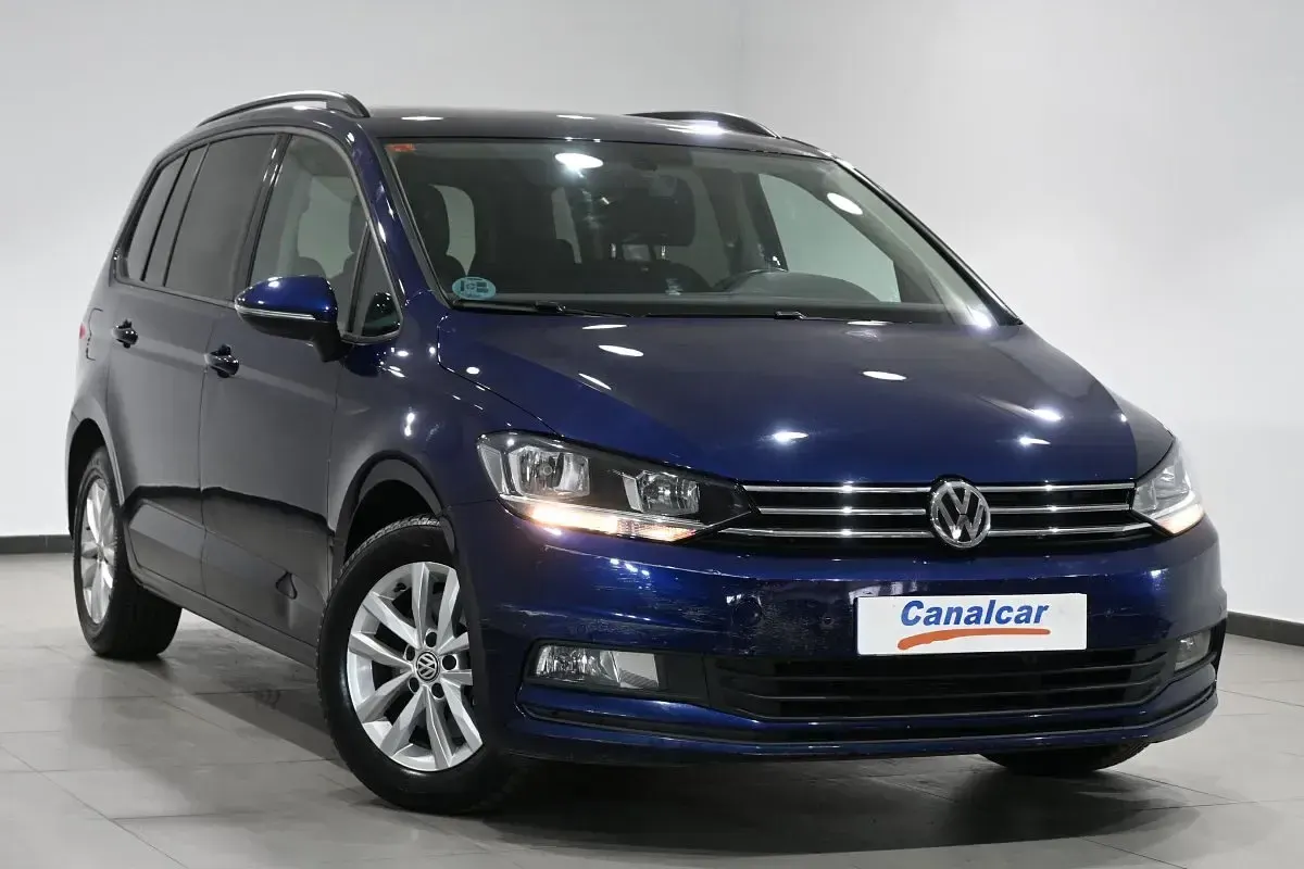 Usado VW Touran Advance 115 CV (84 kW) 2017 Azul Monovolumen