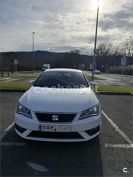 Usado Seat Leon Style 130 CV (95 kW) 2019 Blanco Berlina