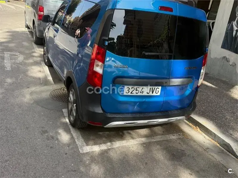 Usado Dacia Dokker Stepway 90 CV (66 kW) 2016 Azul Monovolumen