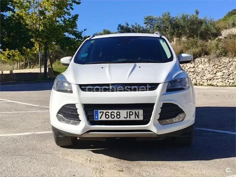 Usado Ford Kuga Trend 120 CV (88 kW) 2016 Blanco SUV