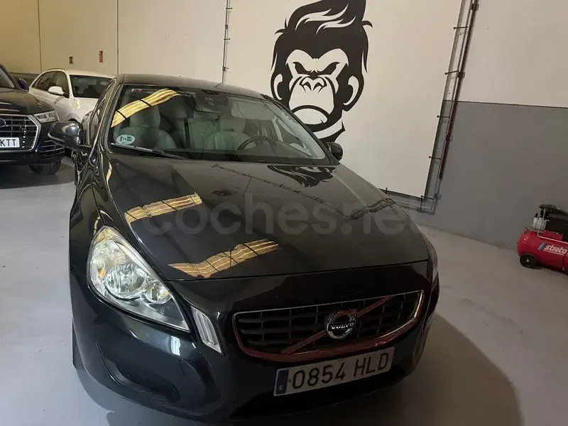 Usado Volvo S60 Kinetic 136 CV (100 kW) 2013 Verde Berlina