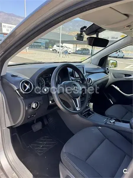 Usado Mercedes B180 122 CV (89 kW) 2012 Gris / plata Utilitario