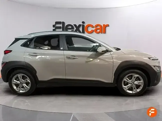 Usado Hyundai Kona 120 CV (88 kW) 2022 Gris SUV