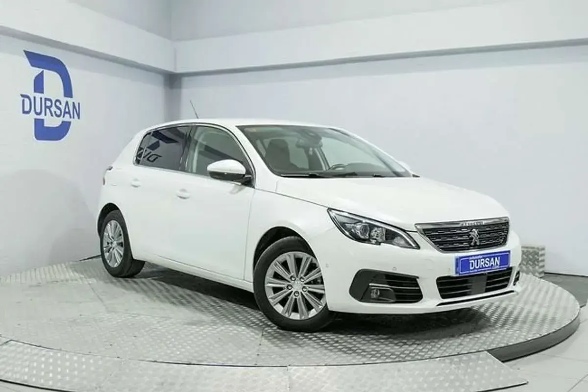 Usado Peugeot 308 Allure 110 CV (80 kW) 2021 Blanco Berlina