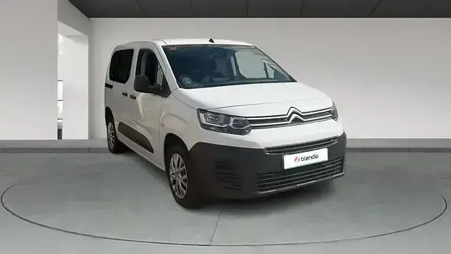 Käytetty Citroën Berlingo Live 102 HP (75 kW) 2023 Harmaa Tila-auto
