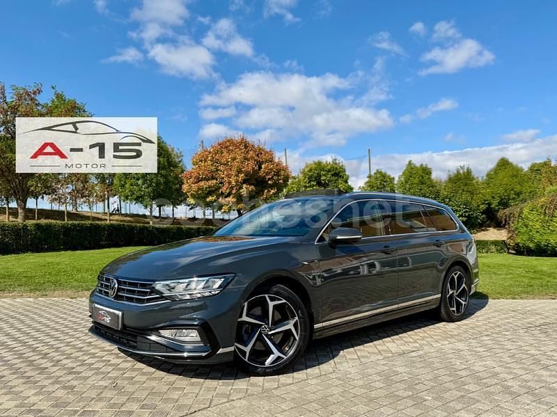 Gris / plata Usado 2021 VW Passat R-line Familiar | 23.900 € (Un poco caro) - Imagen 1/4