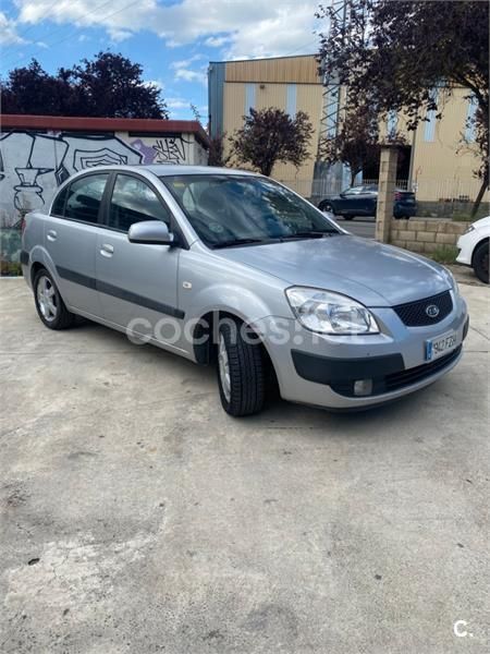 Gris / plata Usado 2008 Kia Rio Berlina | 3800 € (Precio justo) - Imagen 1/4