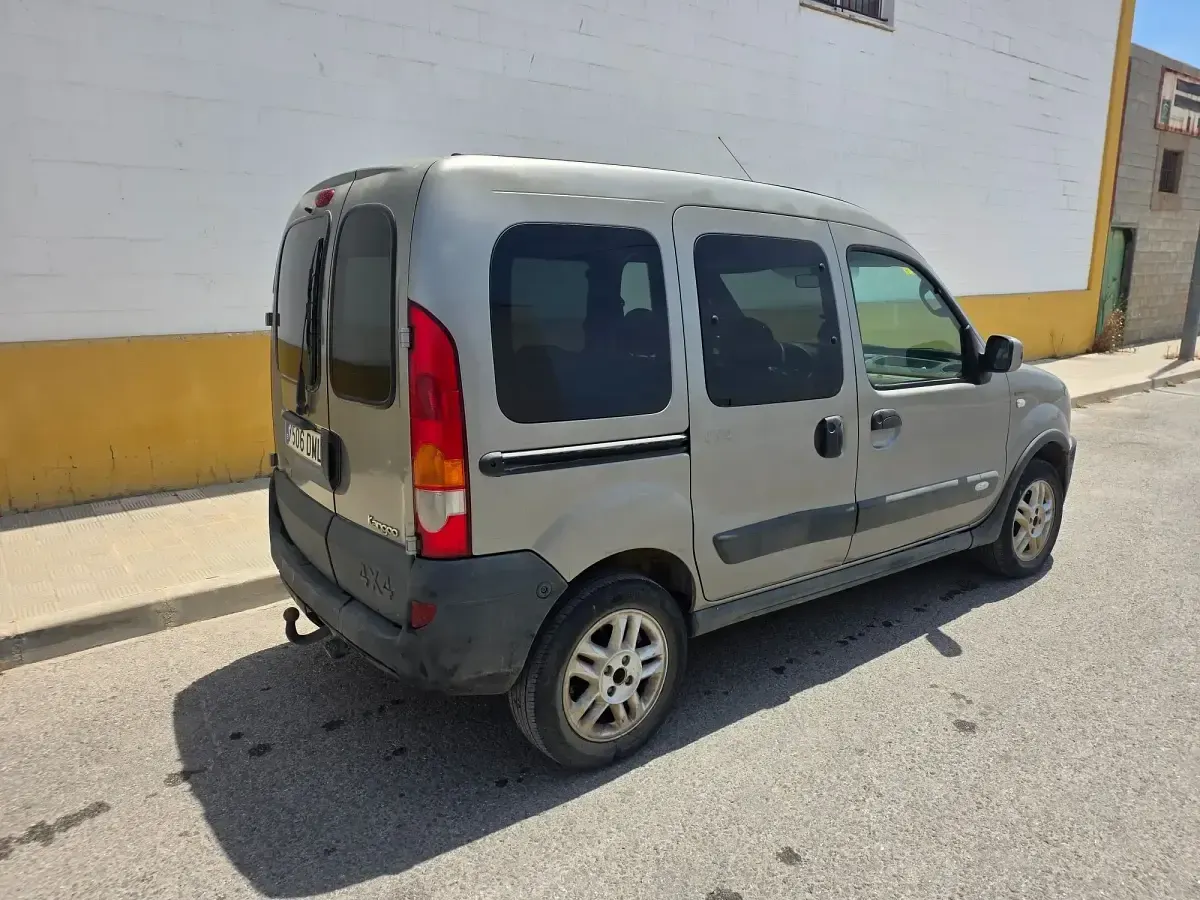 Usado Renault Kangoo Extreme 85 CV (62 kW) 2005 Gris Monovolumen