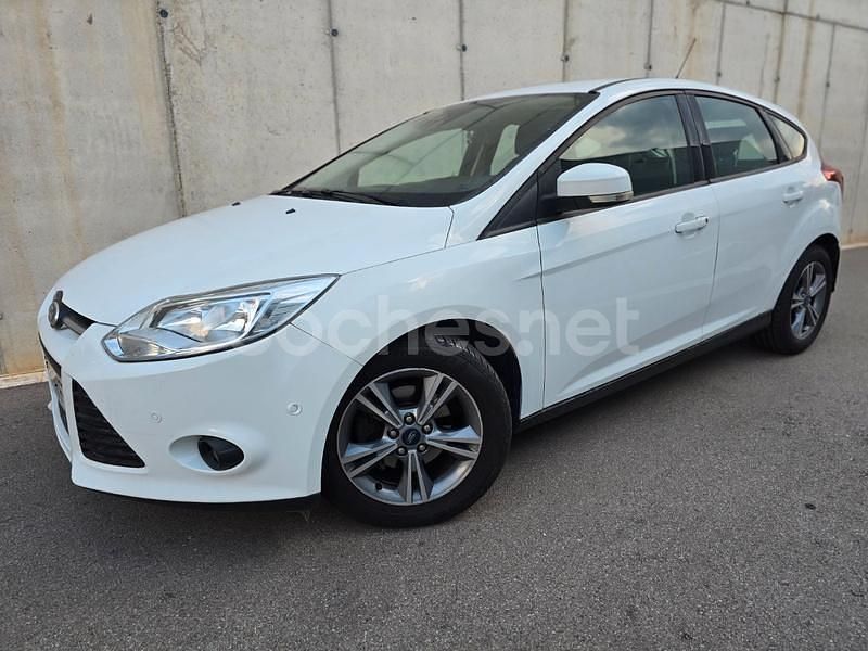 Usado Ford Focus 125 CV (91 kW) 2014 Blanco Berlina