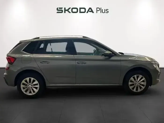 Usado Skoda Kamiq Selection 115 CV (84 kW) 2025 Gris SUV