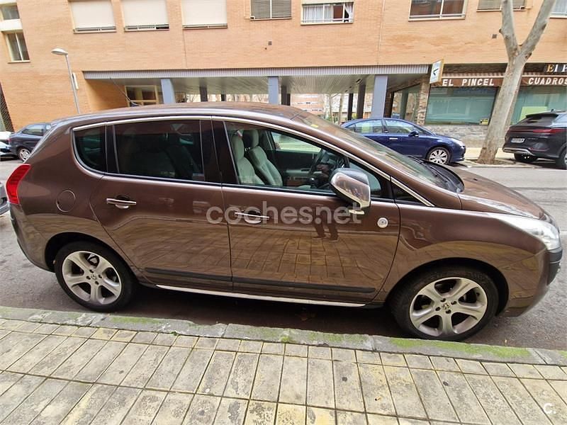 Usado Peugeot 3008 115 CV (84 kW) 2013 Marrón Berlina