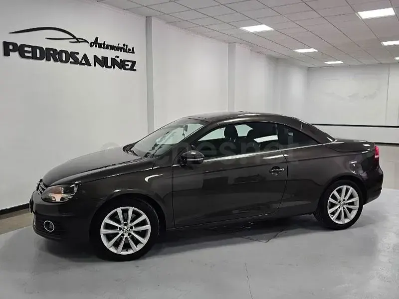 Usado VW Eos Sport 140 CV (102 kW) 2012 Gris / plata Descapotable