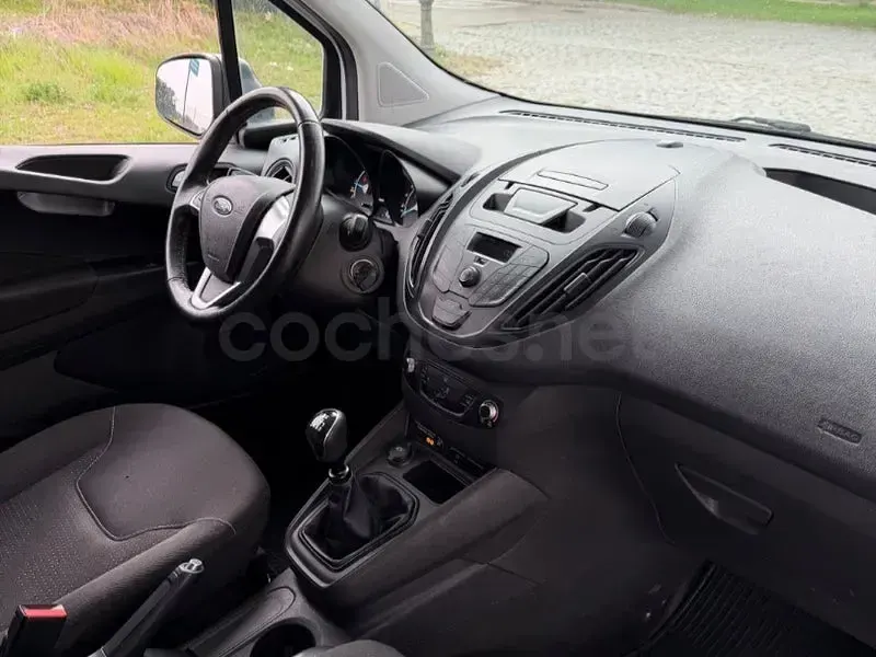 Usado Ford Tourneo Courier Sport 100 CV (73 kW) 2021 Blanco Monovolumen