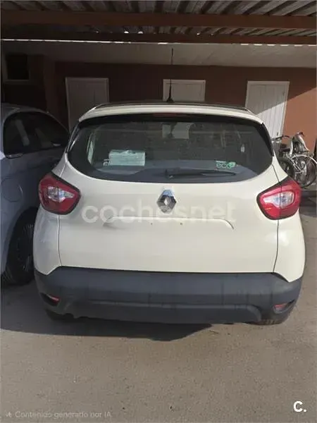Usado Renault Captur Intens 90 HP (66 kW) 2015 Bege SUV
