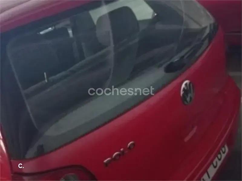 Usado VW Polo Trendline 64 CV (47 kW) 2003 Rojo Berlina
