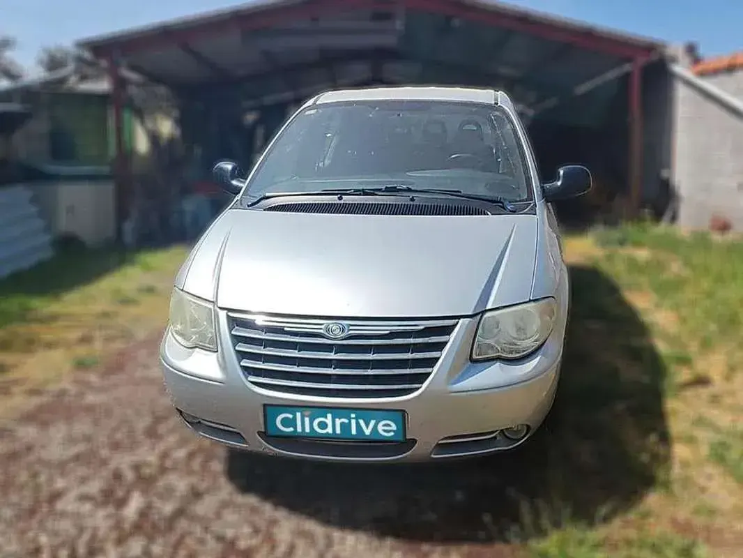 Usado Chrysler Voyager 150 CV (110 kW) 2006 Gris Monovolumen