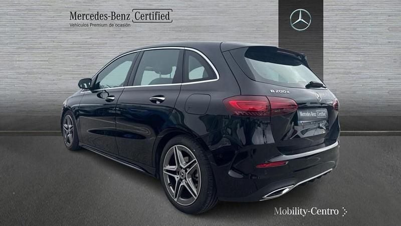 Usado Mercedes B200 150 CV (110 kW) 2025 Negro noche Monovolumen