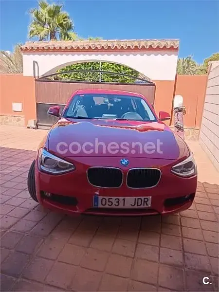 Usado BMW 118 143 CV (105 kW) 2015 Rojo Utilitario