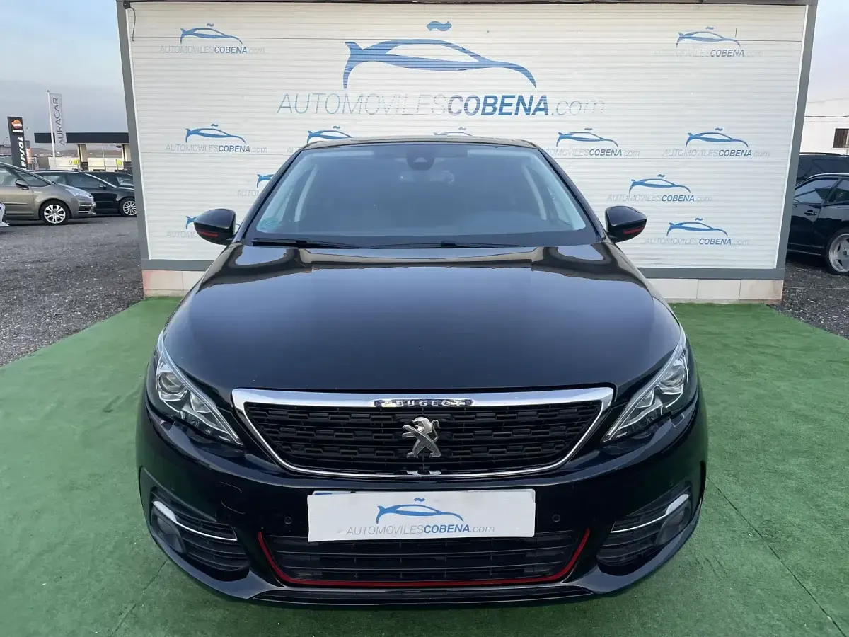 Usado Peugeot 308 SW Allure 130 CV (95 kW) 2019 Negro Familiar
