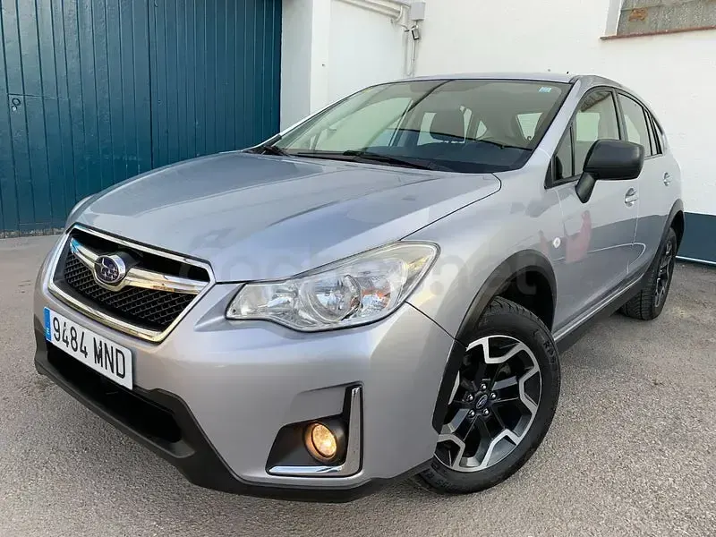 Usado Subaru XV Sport 114 CV (83 kW) 2017 Gris / plata SUV