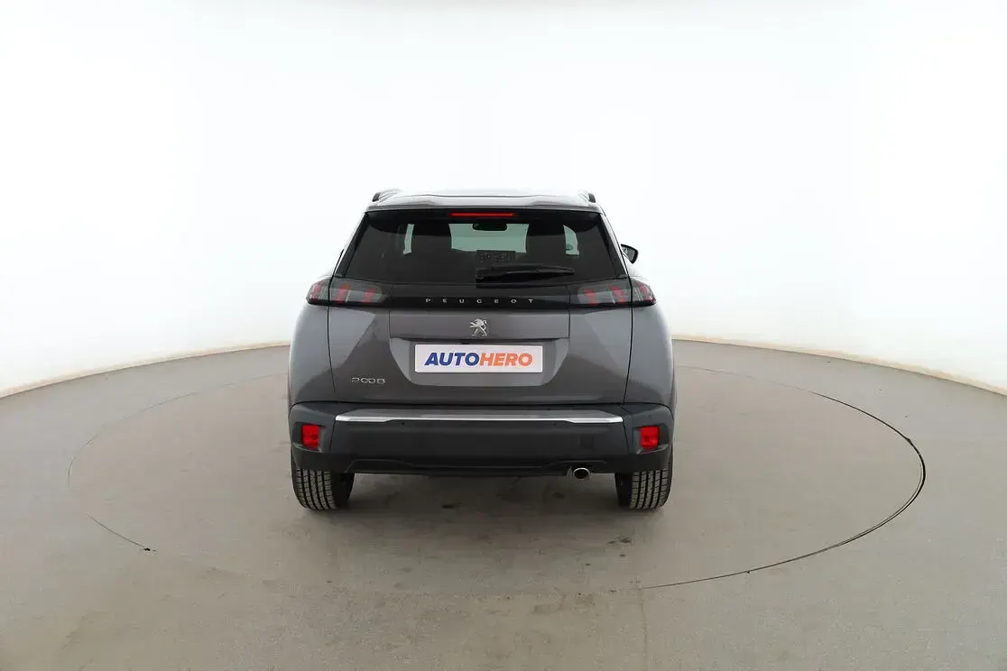 Usado Peugeot 2008 Allure 110 CV (80 kW) 2021 Gris SUV
