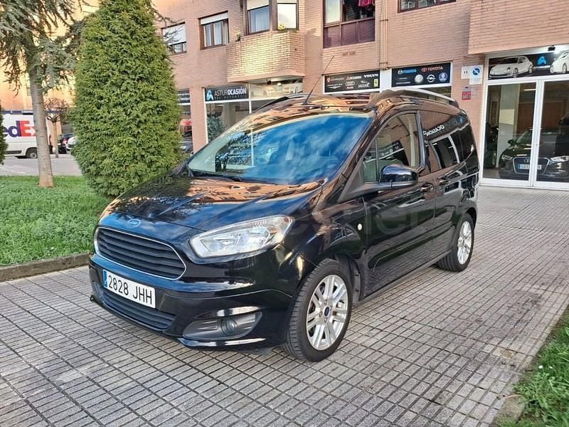 Usado Ford Tourneo Courier Titanium 100 CV (73 kW) 2015 Negro Monovolumen